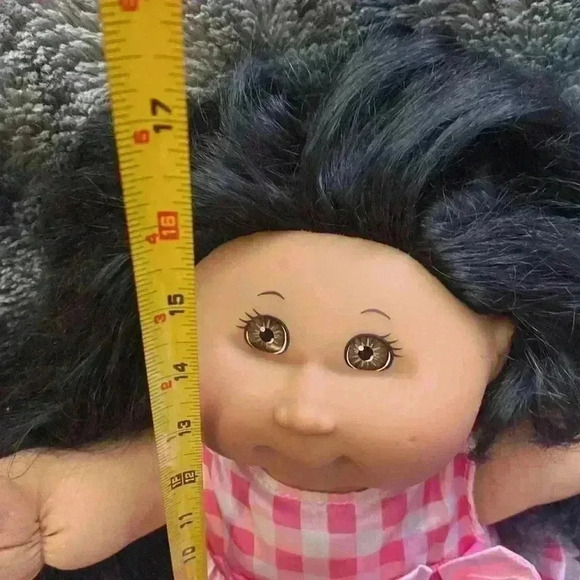 Cabbage Patch Kid  African American Girl 
Brown Eyes 2011 - Picture 2 of 3